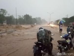 Ngerinya Banjir Lumpur yang Lumpuhkan Jalur Pasuruan-Malang