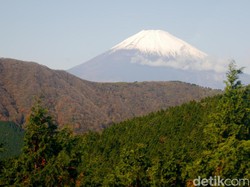 Lagi Naik Kereta Gantung, Disapa Gunung Fuji