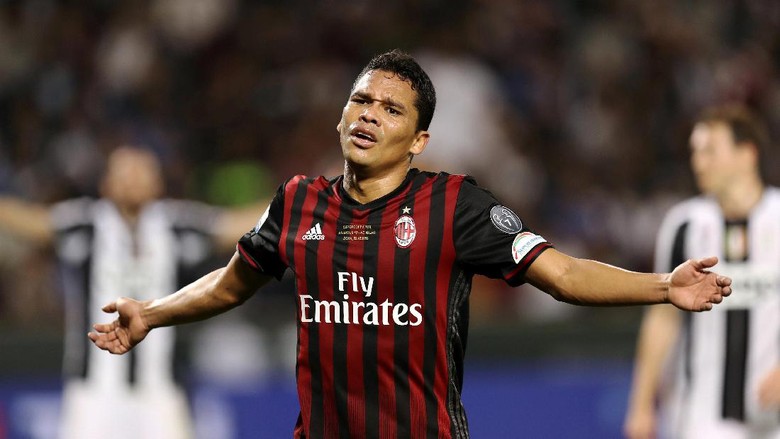 Protes Keras Bacca terhadap Wasit di Laga Lawan Juve Berbuah Hukuman Protes Keras Bacca terhadap Wasit di Laga Lawan Juve Berbuah Hukuman