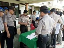 Polres Banyuwangi Gelar Pemeriksaan Senpi dan Tes Urine