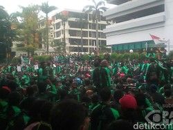 Massa Driver GrabBike Demo di Rasuna Said