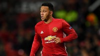 Urutan 10 ditempati Memphis Depay. Dibeli seharga 31 juta Pound dari PSV Eindhoven pada 2015. Datang sebagai top scorer Liga Belanda, ia cuma mencetak 7 gol dalam 18 bulan lalu dilepas ke Lyon pada Januari 2017. Foto: Gareth Copley/Getty Images