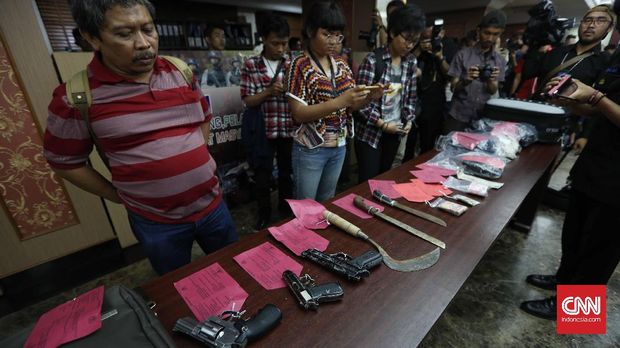 Barang bukti kasus perampokan di Pulomas saat rilis di Polda Metro Jaya, Jakarta, Kamis, 5 Januari 2017.