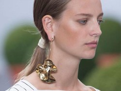 Gaya 80-an Jadi Tren, 5 Aksesori Ini Wajib Dimiliki di 2017