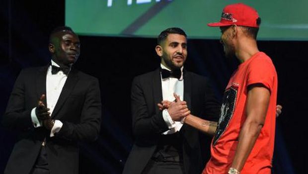 Koper Hilang Bikin Aubameyang Naik Panggung Tanpa Setelan Jas