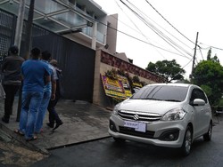 Pra-rekonstruksi, 10 Adegan Diperagakan di Depan Rumah Ir Dodi