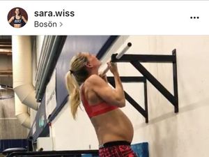 Wow! Ibu Ini Lakukan Chin Up Saat Hamil 41 Minggu