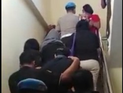 Ini Video Bupati Katingan dan Selingkuhannya Dibawa Usai Mesum