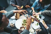 Tak Sekadar Enak, Anak Millennial Punya Kriteria Saat Pilih Restoran