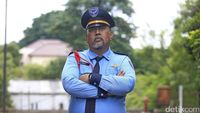 Saat Indro Warkop Jadi Sekuriti, Serem atau Lucu?