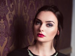 9 Kesalahan Pakai Makeup yang Buat Wajah Tampak Tua