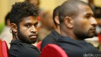 Persipura Jayapura mempertahankan 80 persen pemainnya untuk menghadapi kompetisi musim depan. Tim berjuluk Mutiara-Hitam itu akan segera mengumumkan skuat baru.