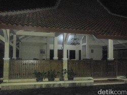 Istri Bambang Tri Penulis Buku Jokowi Undercover Masih Syok