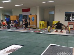 Lantai Remuk di Tempat Latihan Angkat Besi Belum Diperbaiki