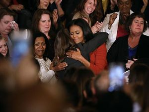 Penampilan Elegan Michelle Obama di Pidato Terakhir Sebagai Ibu Negara Penampilan Elegan Michelle Obama di Pidato Terakhir Sebagai Ibu Negara