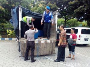 Polisi Kembali Sita 2 Ribu Liter Lebih Arak Bali Kualitas Tinggi Polisi Kembali Sita 2 Ribu Liter Lebih Arak Bali Kualitas Tinggi