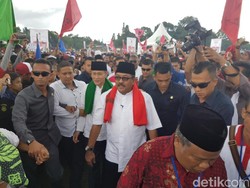 Hadiri Rapat Umum, Rano-Embay Disambut Puluhan Ribu Pendukung