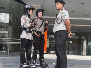 Ketika Polisi-polisi Cantik Patroli di Car Free Day Tunjungan
