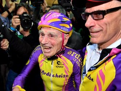 Pria 105 Tahun Pecahkan Rekor Bersepeda