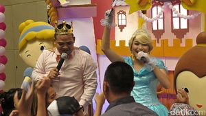 Ayu Ting Ting Nyawer di HUT Bilqis