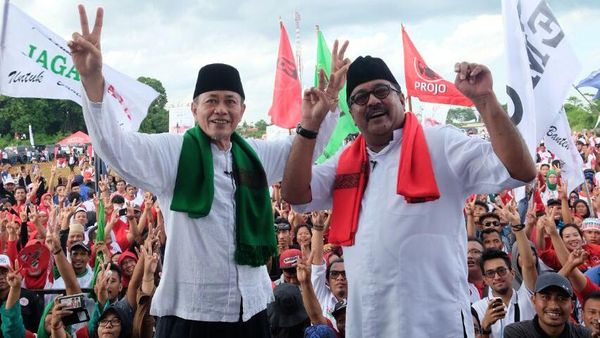 Hadiri Rapat Umum, Rano-Embay Disambut Meriah