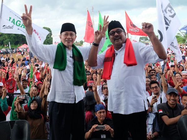 Hadiri Rapat Umum, Rano-Embay Disambut Meriah