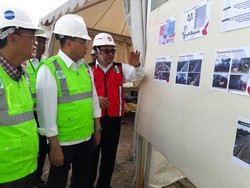 Menhub Budi Karya Cek Perkembangan Proyek LRT Jabodebek