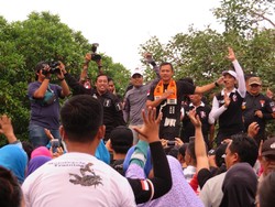 Agus Awali Kampanye di Kembangan Jakarta Barat dengan Senam Pagi