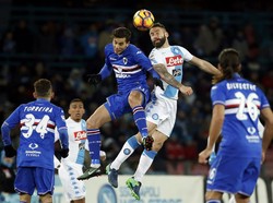 Gol di Injury Time Menangkan Napoli atas 10 Pemain Sampdoria