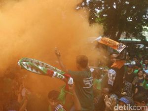 Bonek Tumpengan di Mess Persebaya