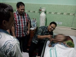 Tengok Bocah Pengidap Hydrocephalus, Gus Ipul Ajak Baca Salawat