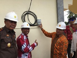 Kado Awal Tahun, PLN Listriki Desa di Barito Timur