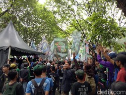 Persebaya Berhak Tampil di Divisi Utama, Bonek Luapkan Kegembiraan