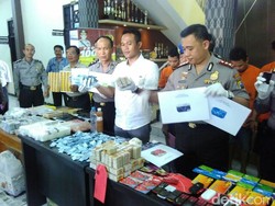 Komplotan Penipu Kupon Berhadiah Beromset Miliaran Ditangkap