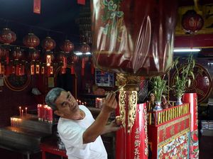 Vihara Bersolek Jelang Imlek