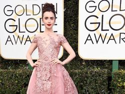 Perdana Masuk Nominasi, Lily Collins Tampil Bak Princess