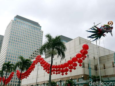 Jelang Imlek, Lampion Hiasi Pusat Perbelanjaan