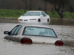 Usai Kekeringan, California Dilanda Badai Diwarnai Salju dan Es