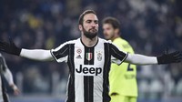 Gonzalo Higuain mencetak dua dari tiga gol ke gawang Bologna. Ia telah mencetak 12 gol di Serie A musim ini, paling subur di Bianconeri (REUTERS/Giorgio Perottino)