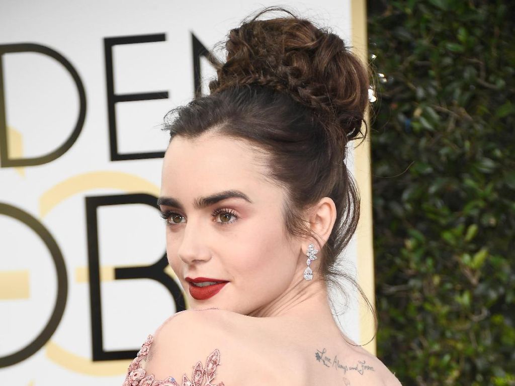 Lily Collins Ungkap Masa Lalu Suramnya Melawan Anoreksia Lily Collins Ungkap Masa Lalu Suramnya Melawan Anoreksia