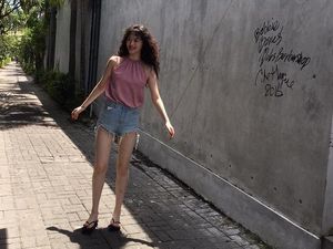 Tampil Tanpa Bra (Lagi), Sulli Bikin Netizen Salah Fokus