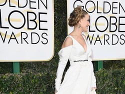 Inspirasi Busana Pengantin dari Tren Gaun Putih Seleb di Golden Globes