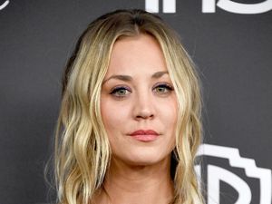 Cara Kaley Cuoco Jaga Kewarasan saat Syuting The Flight Attendant 2 Cara Kaley Cuoco Jaga Kewarasan saat Syuting The Flight Attendant 2