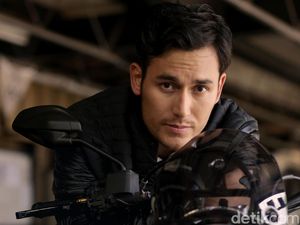 Bagi Arifin Putra, Mobil Adalah Kantor Kedua