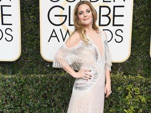 Tips Tampil Flawless ala Drew Barrymore