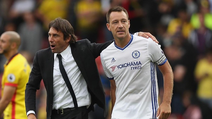 Desailly: Sudah Waktunya Terry Pergi dari Chelsea