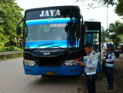 Dishub Jakbar Kandangkan 9 Bus dari Terminal Bayangan