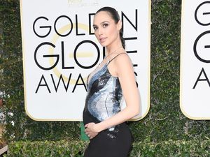 Berkaos Wonder Woman, Gal Gadot Unjuk Perut Hamil 9 Bulan