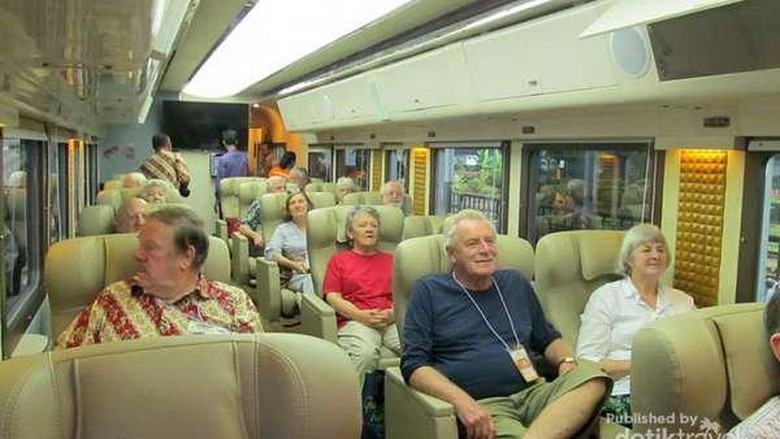 Isi gerbong kereta wisata yang glamor (Zudi Susanto - dTraveler) Isi gerbong kereta wisata yang glamor (Zudi Susanto - dTraveler)