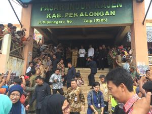 Blusukan ke Pasar di Pekalongan, Jokowi: Ini Harus Direhab